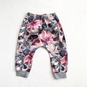Floral Harlem pants EUC no size fits 18-24 months